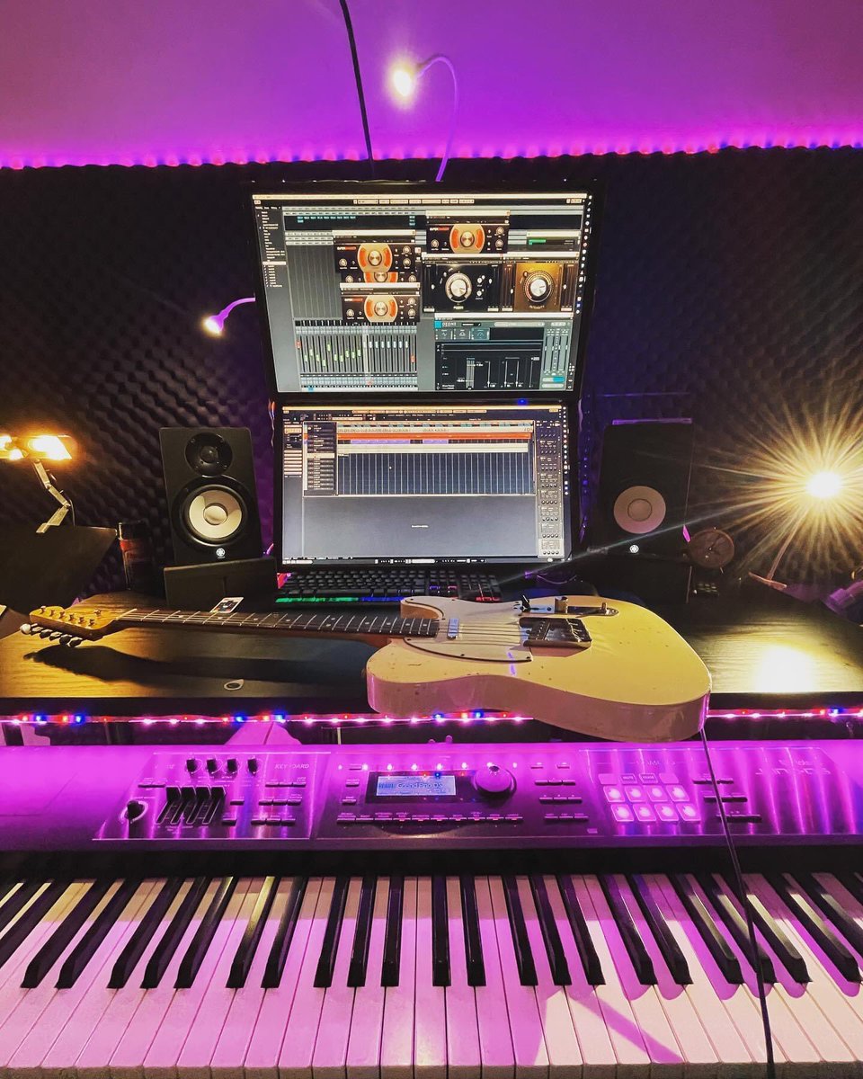 KeyboardistTomo's tweet photo. Recording with Guitarist - @kenty_335
#2ndAlbum #fender #fendertelecaster #roland #JunoDs #junods88 #recording #recordingstudio #steinberg #cubase #smoothjazz #smoothjazzmusic https://t.co/BOQFHIx9oD