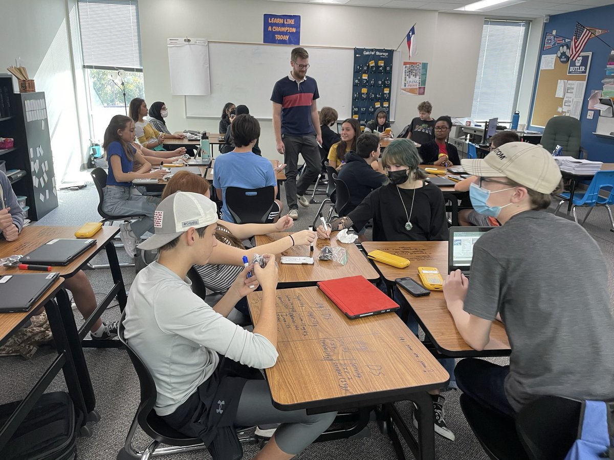 LeanderTigers's tweet photo. Students in @eayers314 Algebra class start the day by posing their own questions. There are no limits on learning when the students are driving. Facilitating learning as opposed to dispensing knowledge. https://t.co/Btrj3OtJZ8