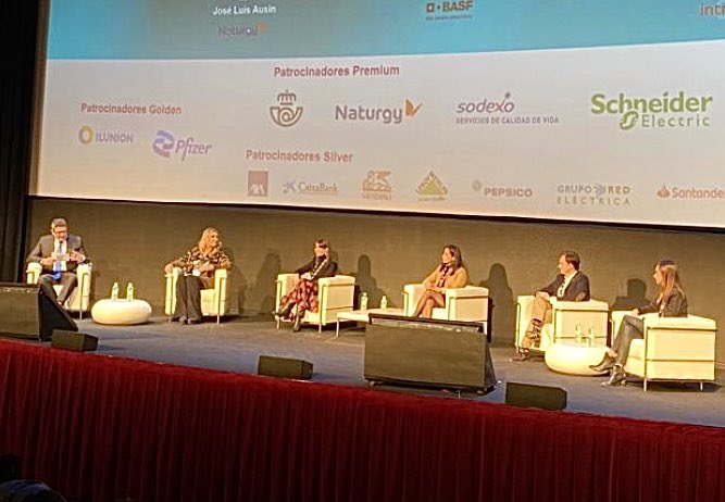 verisure_esp's tweet photo. “La formación es un espacio que nos permite fomentar entornos inclusivos de aprendizaje”, @Merymf83_, manager de Performance&amp;Development, ha participado en la mesa redonda “Learning #Diversity” de #FactorW21, junto con @Intrama_es @Admiral_Seguros @BASF_ES  @danone_es y @Naturgy https://t.co/2cJPlumFQV