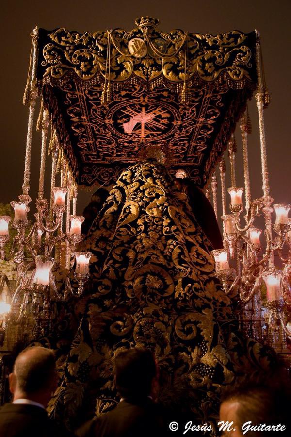 Hay algo más hermoso que la trasera de un palio, viéndolo marchar. Palios de Jerez