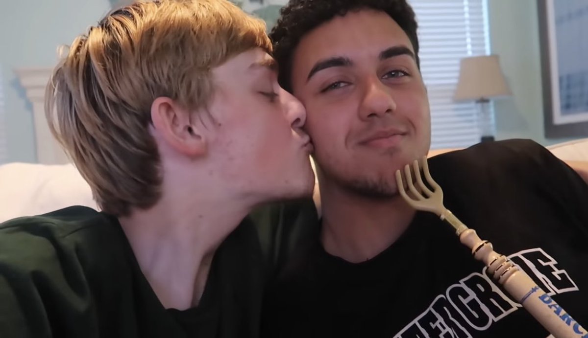 Florianomg's tweet photo. @JimenezChilly I think Logan Cheated on you with a Gay man https://t.co/WSZgN7TjyD