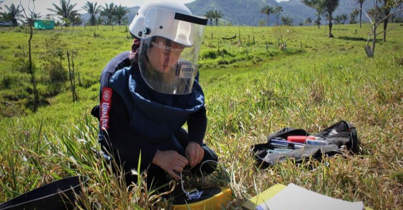 DutchMFA's tweet photo. Landmines cause thousands of victims every year, half of them children.

The Netherlands organises the annual UN conference #19MSP about the eradication of mines. Disarmament Ambassador @RobGabrielse explains how we are working to de-mine the world⤵️ #APMBC @UNMAS @MAGsaveslives