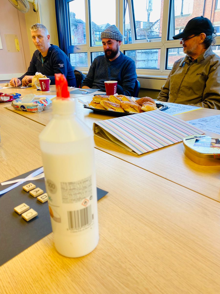 ResourceCen's tweet photo. #WhiteRibbonLeeds @ResourceCen we #pledge to help end violence towards women always. #greatactivity with the guys today. #thanksall 👏👏 https://t.co/KPqGmlWqEO