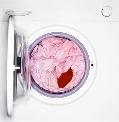 laundrovan's tweet photo. Correct dye stains: find bleeding culprit and remove clothes not affected. Rewash all stained clothes using non-chlorine(oxygen based) bleach: oxiclean, oxo brite) Warm water. Powder is more effective in this case) #hack #tip #laundrytip #laundry #laundrovan #laundryservices #COS https://t.co/VLB4PrOTjU