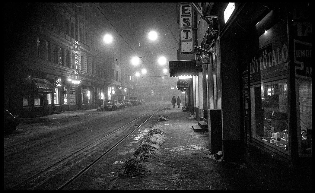 Sivumennen's tweet photo. Poliisit iltakierroksella #isoroba 1981 https://t.co/qNGrRyd14j