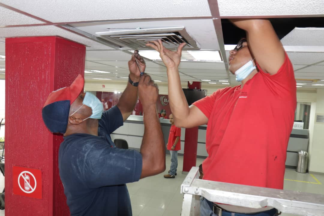 BDT_VE's tweet photo. Continuamos desplegados en Miranda de la mano de nuestros trabajadores. Esta vez en la Agencia de Río Chico. Próximamente la comunidad asistirá a mejores espacios, repontenciados para su atención.

¡Seguimos avanzamos! https://t.co/VAeI2x3isd
