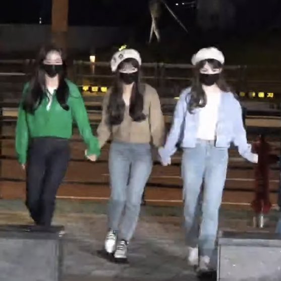evrydayeon's tweet photo. bffies https://t.co/ICzksrdm1d