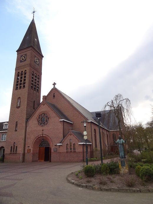 DeLuttecom's tweet photo. @GemeenteLosser wil samen met de kerkbesturen en overige belangstellenden een #kerkenvisie opstellen. Ook voor de kerk in #DeLutte Meer INFO: https://t.co/1PzGAzQHUj https://t.co/BgNvWWA8vo