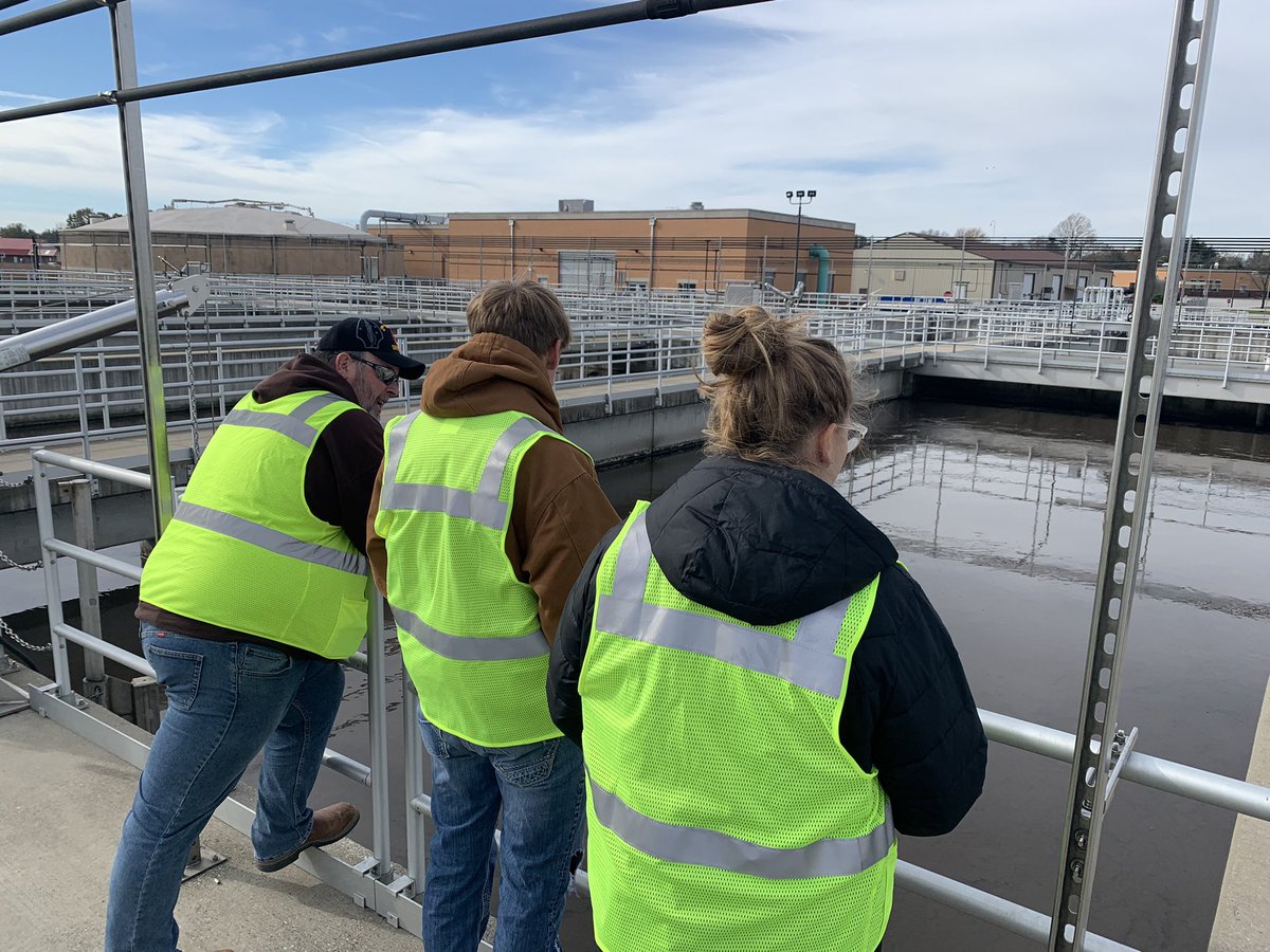 AMUscience's tweet photo. Environmental Science students learning about wastewater treatment at the Terre Haute Wastewater Treatment Plant.  #environmentalscience #waterquality #SMWCscience #AMUscience #SMWC https://t.co/Vs2zJAia2h