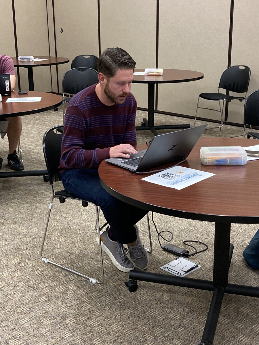 It’s Digital Design Lab Palooza <a href="/GRRECKY/">GRRECKY</a>! Practicing using Flipgrid to make student thinking visible with <a href="/HollyClarkEdu/">Holly Clark - The AI Infused Classroom</a> 😃