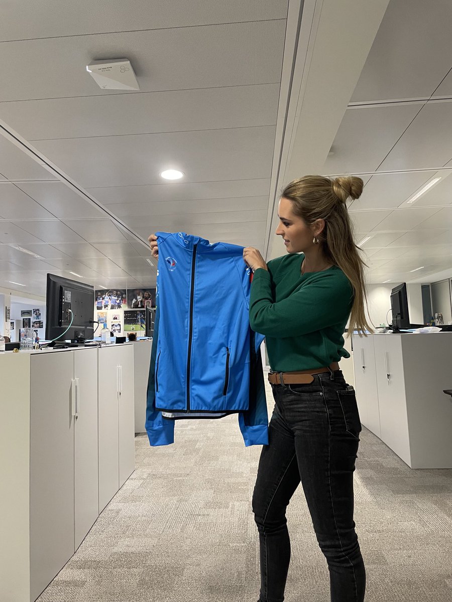 lequipedegreg's tweet photo. J-10 avant la reprise du biathlon ❄️

Pour l’occasion, on vous offre la superbe veste technique de l’équipe de France de biathlon ! 😉 @FedFranceSki  #lequipebiathlon 

Pour la gagner on RT &amp; follow @lequipedegreg 🔥 https://t.co/bqgIT8VJUO