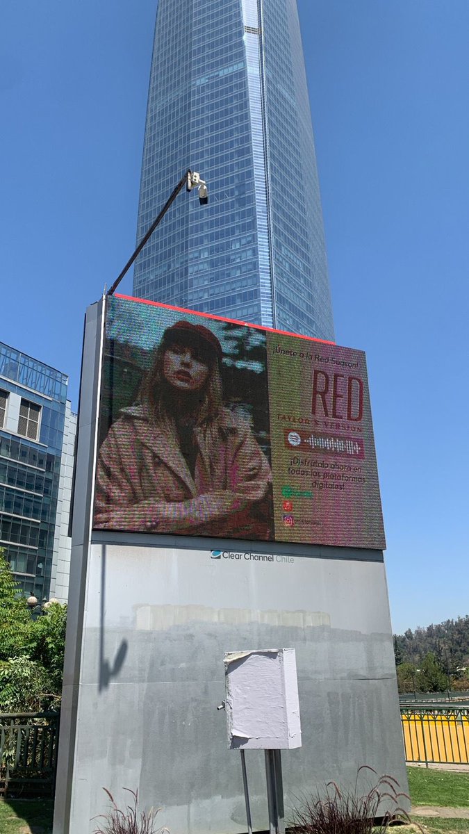 LaPuercaylor's tweet image. 📸| fans de Chile colocaron espectaculares para darle promoción a Red TV en el país!!!!

Organizado por @tswiftcl