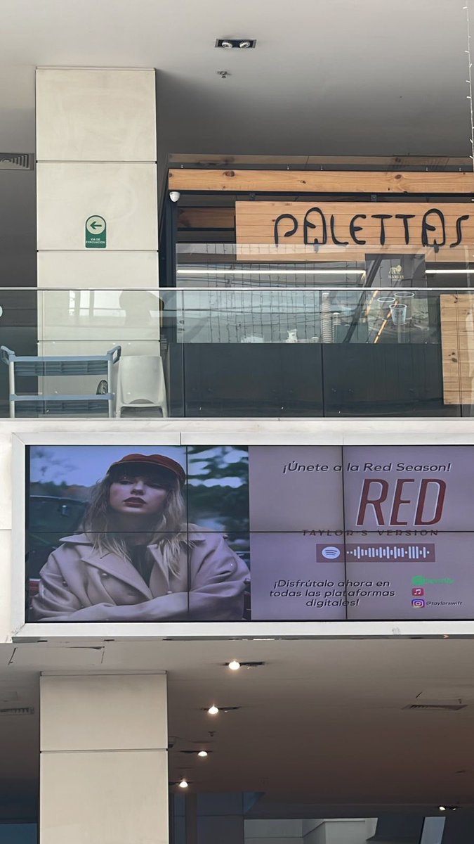 LaPuercaylor's tweet image. 📸| fans de Chile colocaron espectaculares para darle promoción a Red TV en el país!!!!

Organizado por @tswiftcl