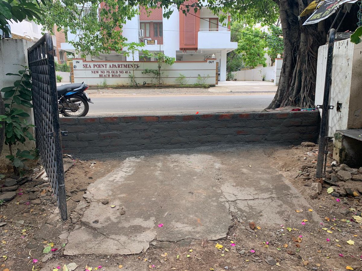 umasudhir's tweet photo. Forecast of #HeavyRains in #Chennai tomorrow, so schools / colleges closed; My friend has quickly raised a wall across his compound gate, hoping to prevent rush of water from road into his house on #BeachRoad that got #flooded in recent rains because #RoadHeight was more @ndtv https://t.co/OommC0IXqR
