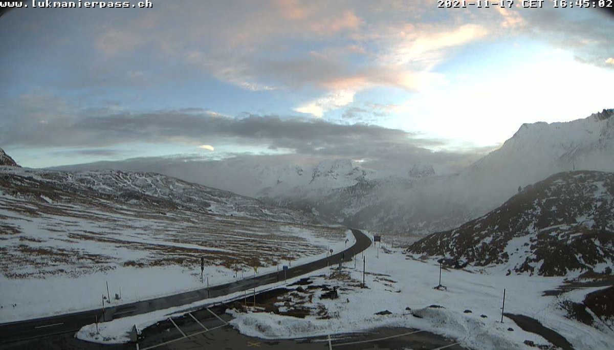 MeteoSvizzera's tweet photo. Nel blog odierno facciamo il punto della situazione della #neve in montagna, che guardando la webcam del #Lucomagno non ci sembra essere troppo presente. https://t.co/jcHMHdFovi https://t.co/FvJuwH6G6C