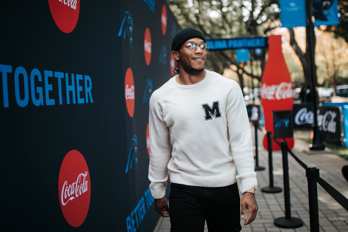 Panthers's tweet image. 🚨 GIVEAWAY TIME 🚨

We're giving away 4 spots to our @CokeCCBCC player arrival experience this weekend!

Retweet for your chance to win 📸