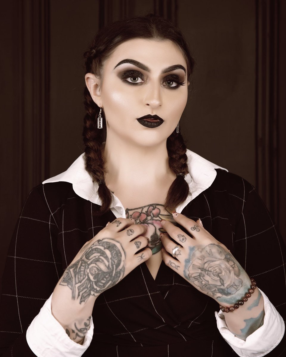 Anyone wanna link up and just scream? Lmk 🖤🤍🖤🤍🖤🤍

#stressed #scream #screamqueen #forrealtho 
#sepia #blackandwhitephotography #blackandwhite