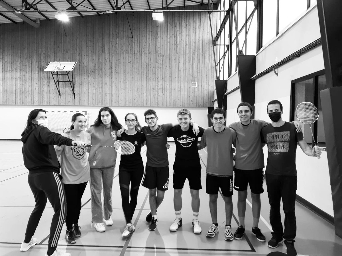 ASLyceedouanier's tweet photo. Belle perf des élèves de Rousseau : 1er et 3eme en TT, 1er en bad établissement et 2eme en bas excellence. Bravo! 💪💪 https://t.co/SndSkGUWWb