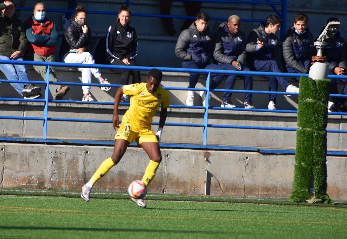 rgfootball_web's tweet photo. 🌪 @adulay_keita ✈️

@AD_Alcorcon 🟡🟡
#CanteraRG ⚽️ https://t.co/diZZMZ6ywP