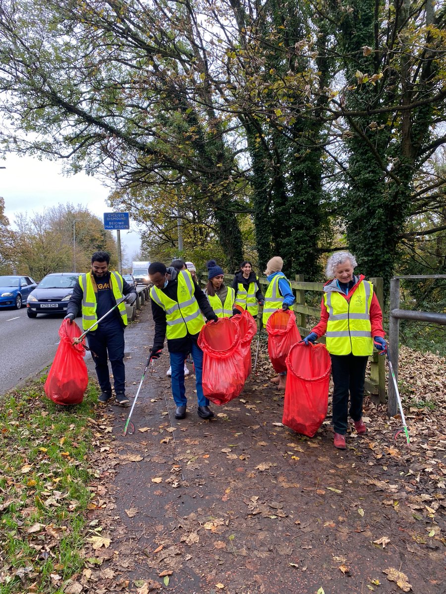 CardiffMetSU's tweet photo. Thank you to all that helped with out with our BIG hog friendly litter pick challenge yesterday! 🦔

We had a great time doing our part to help keeping campus and the surrounding areas clean. 🙌

#Volunteeing https://t.co/TSxJHLoQVH