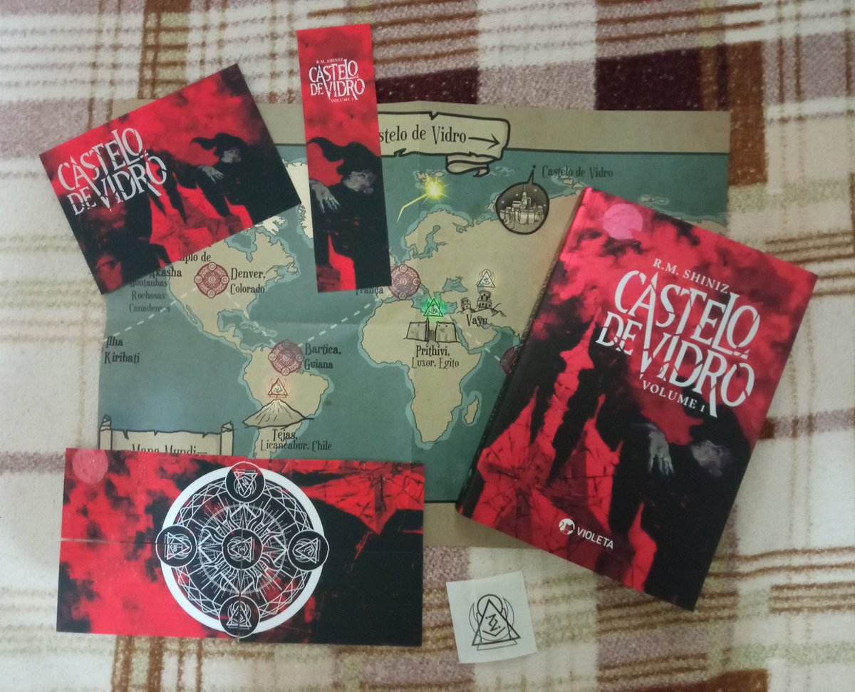 Blondy_twt's tweet photo. Chegou um pacote enorme e eu soube na hora que era meu #LivroDeVidro ! https://t.co/V57UcW0gh6