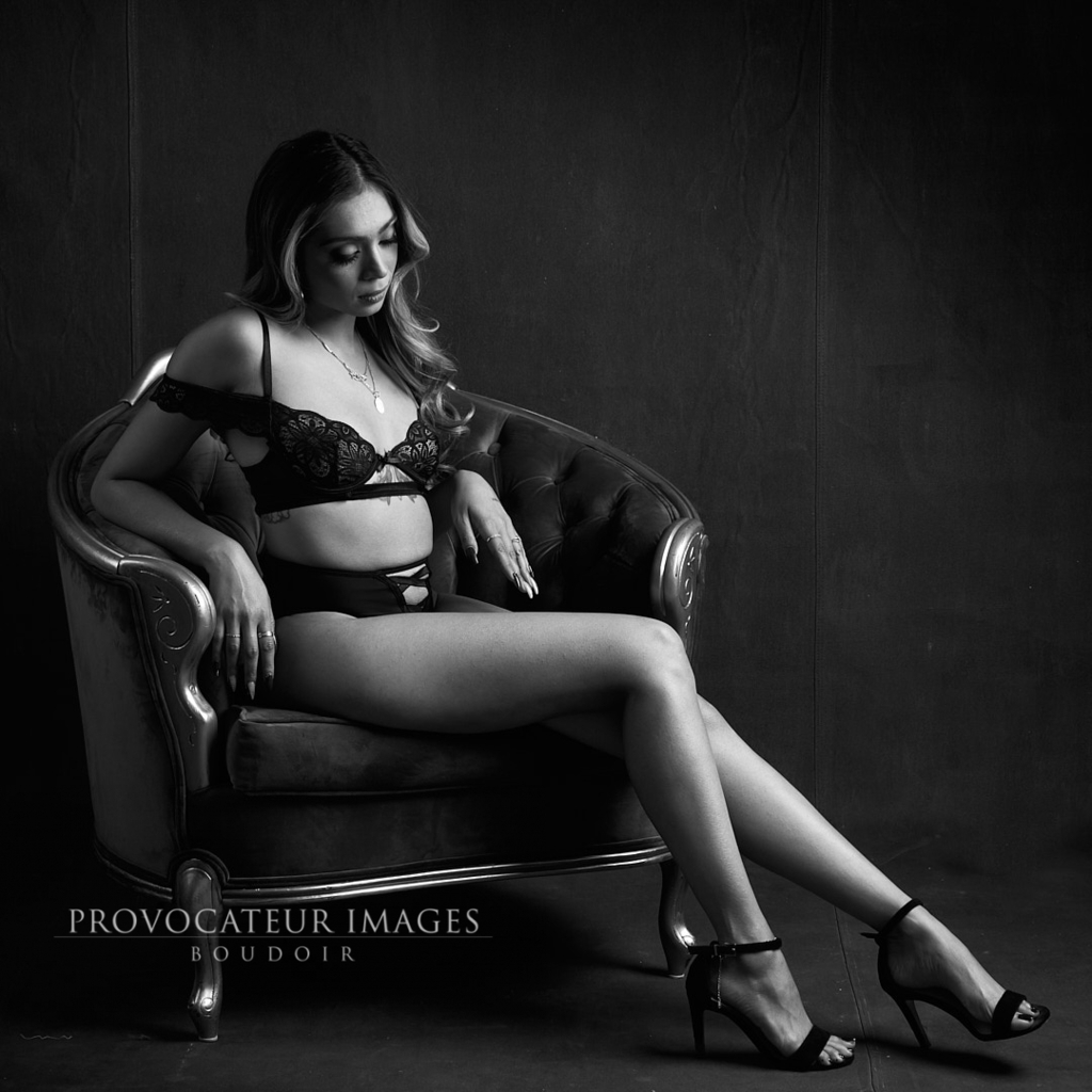 Provocateurpics's tweet photo. I love a good #B&W photo don't you?
.
Model: @bambiportfolio
Makeup: @modernmakeup
.
#torontoboudoir #boudoirinspiration #greatlighting #torontostudio #paintedbackdrop https://t.co/OMx4o8UUjA https://t.co/t4fBQZ5PYs
