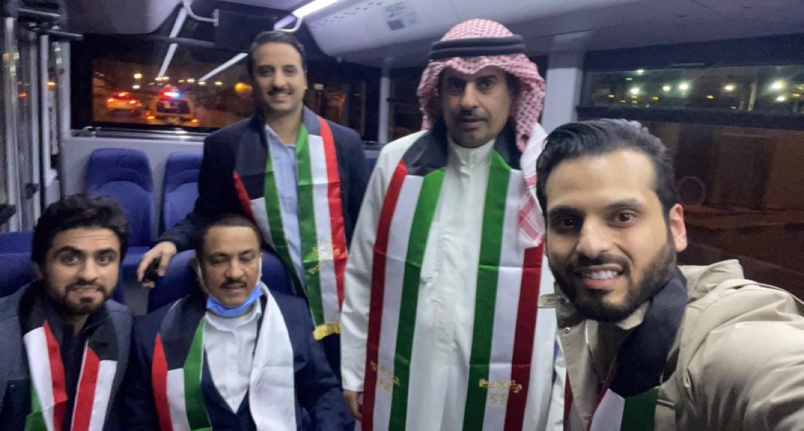 ch9kw's tweet photo. الطاحوس والبليهيس والذايدي والرداس ومسلم البراك في حافلة مطار الكويت الآن

#مسلم_البراك https://t.co/T6kx2oprV0