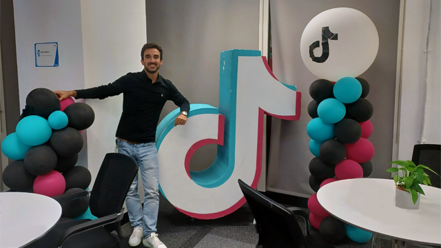 GEMAlumni's tweet photo. Congratulations Alkis Meletiou, graduate of @Grenoble_EM , on his new positon as Client Partner, Omnichannel Retail at @tiktok_us . Read the article here: https://t.co/YCqWssDb0Q  
#GEMAlumni #TikTok #TIkTokforBusiness #community #socialmedia https://t.co/u5QbwykZYf