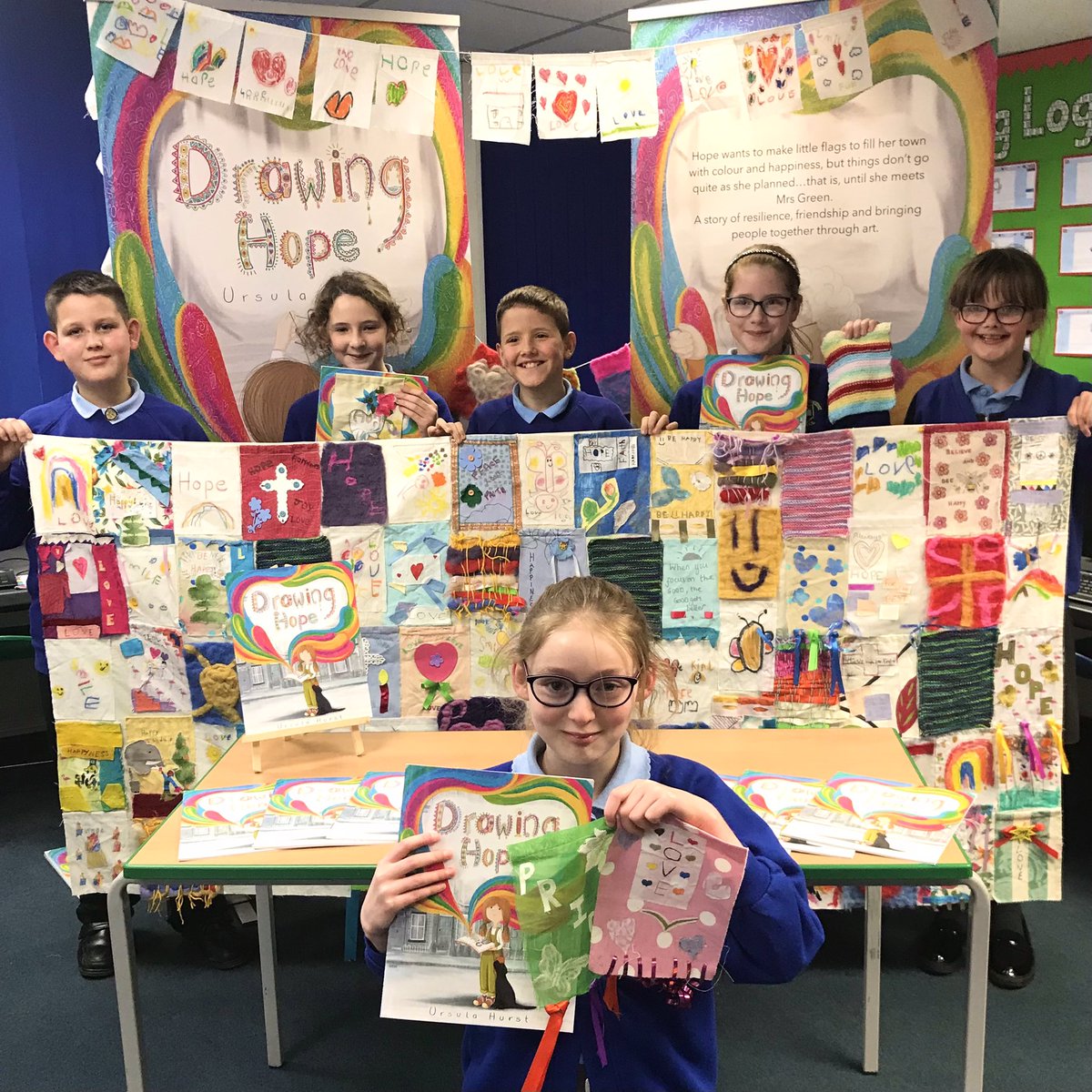 UrsulaHurstArt's tweet photo. Spent a wonderful afternoon with the children from @RMSPrimary delivering their banner and signing books. Don’t forget to search for the 32 paintbrushes hidden in the pages 😊 #rishton #drawinghopeflags @UrsulaHurstArt @ChristiGabbitas #CommunityArt #art #wishflags https://t.co/MaC8O1ybJr