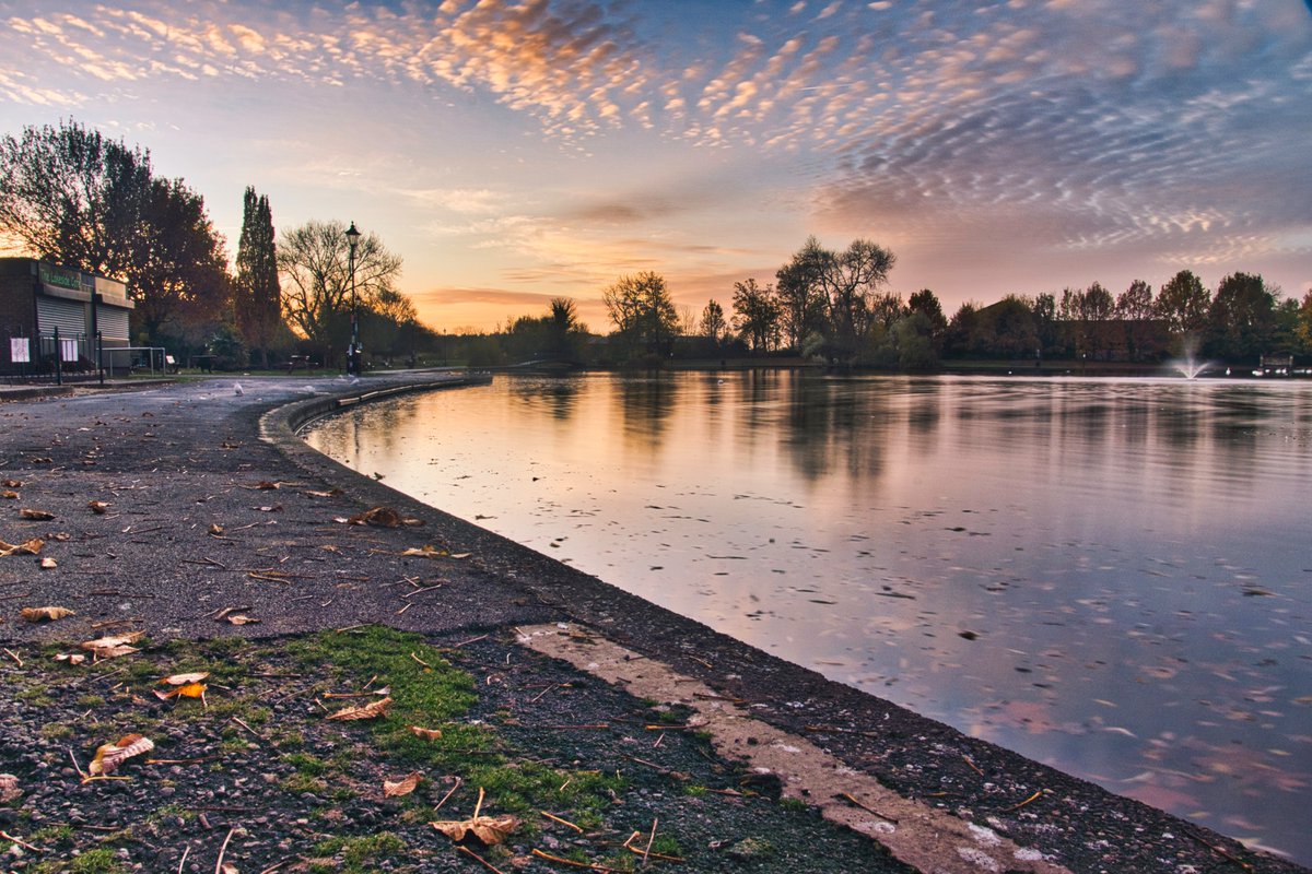 bopneagle's tweet photo. Sunrise at Askern Lake this morning #sunrise #weatherphoto #goldensky #doncaster  
@Hudsonweather @BBCLookNorth @bbcweather @BBCWthrWatchers https://t.co/rDz9Igj00K