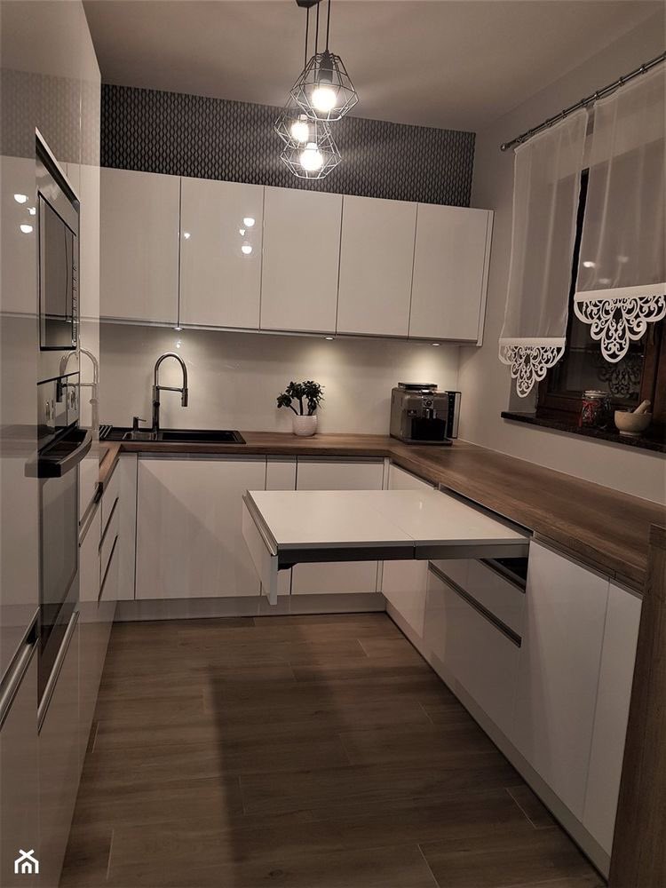 Home_des1's tweet photo. 💡
اذا كانت مساحة المطبخ صغيرة فمن الأفضل إعتماد التصميم المودرن للمطبخ والالوان الفاتحه 🤍

#ديكور #ديكورات_داخلية 
#تصميم #تصميم_داخلي
 #فن #interiordesign
#home  #decor https://t.co/e5tbfAUCRS