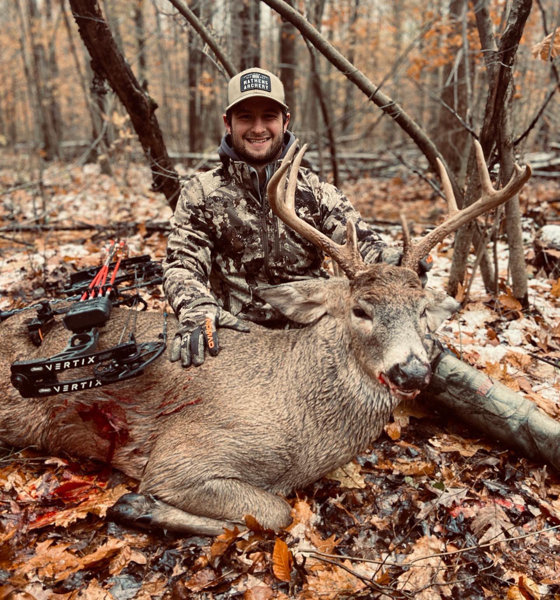 RyanHu2626's tweet photo. Tag 👊 for Ohio! Couldn’t be more blessed to wrap my tag around a great buck! https://t.co/QGJAljcJCC