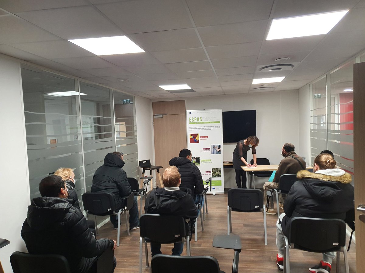 #TousMobilises en partenariat avec <a href="/lenord/">DepartementNord</a> dans le cadre de la semaine #ReussirSansAttendre . On recrute dans le #batiment Une dizaine de candidats présents,  une personne recrutée au sein de la <a href="/SauvegardeDNord/">La Sauvegarde Du Nord</a> Quand les partenaires s'unissent dans un même objectif 💪<a href="/DoleRudy/">Rudy Dole</a>