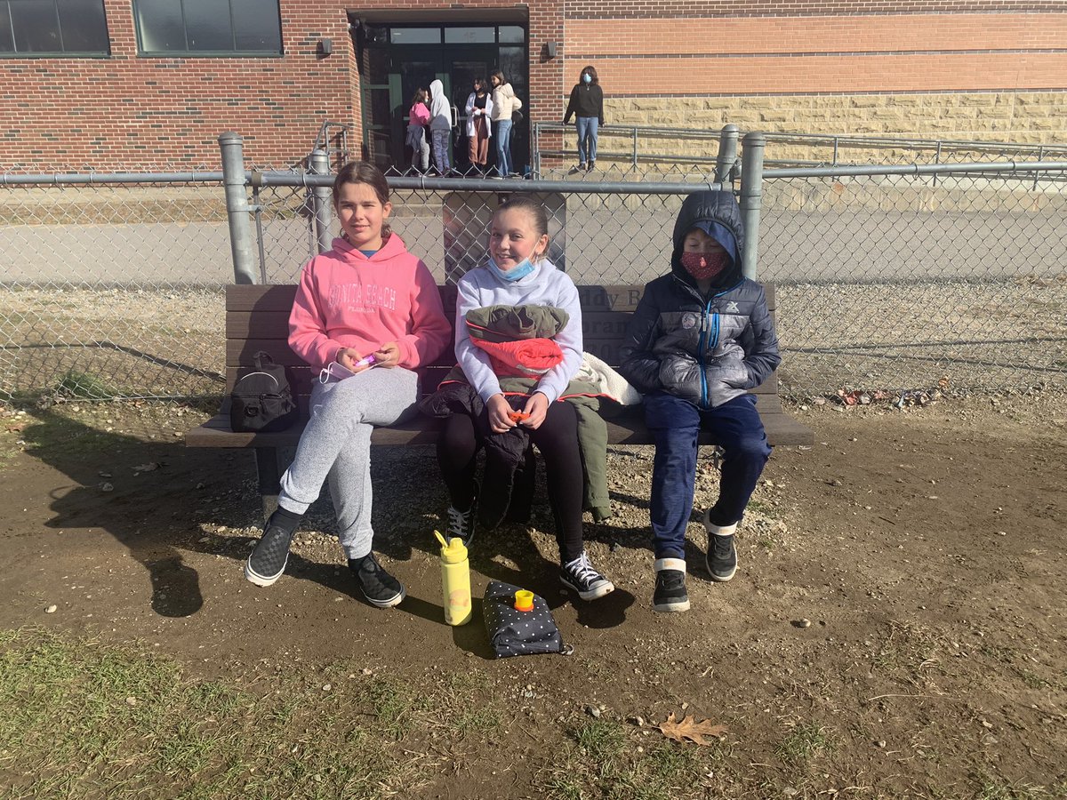 MrsFarrow3's tweet photo. Enjoying some sun on the buddy bench! @AhernMiddle https://t.co/VUNdZvbRdc