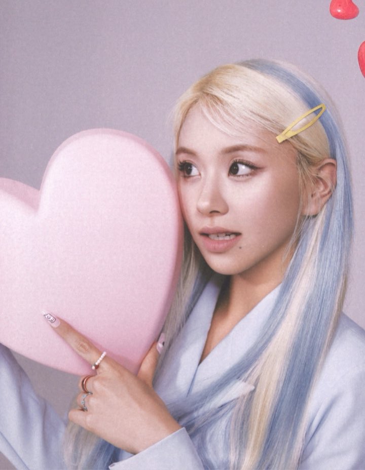 chaeypics's tweet photo. all my heart for son chaeyoung https://t.co/7G0b4qiZVn