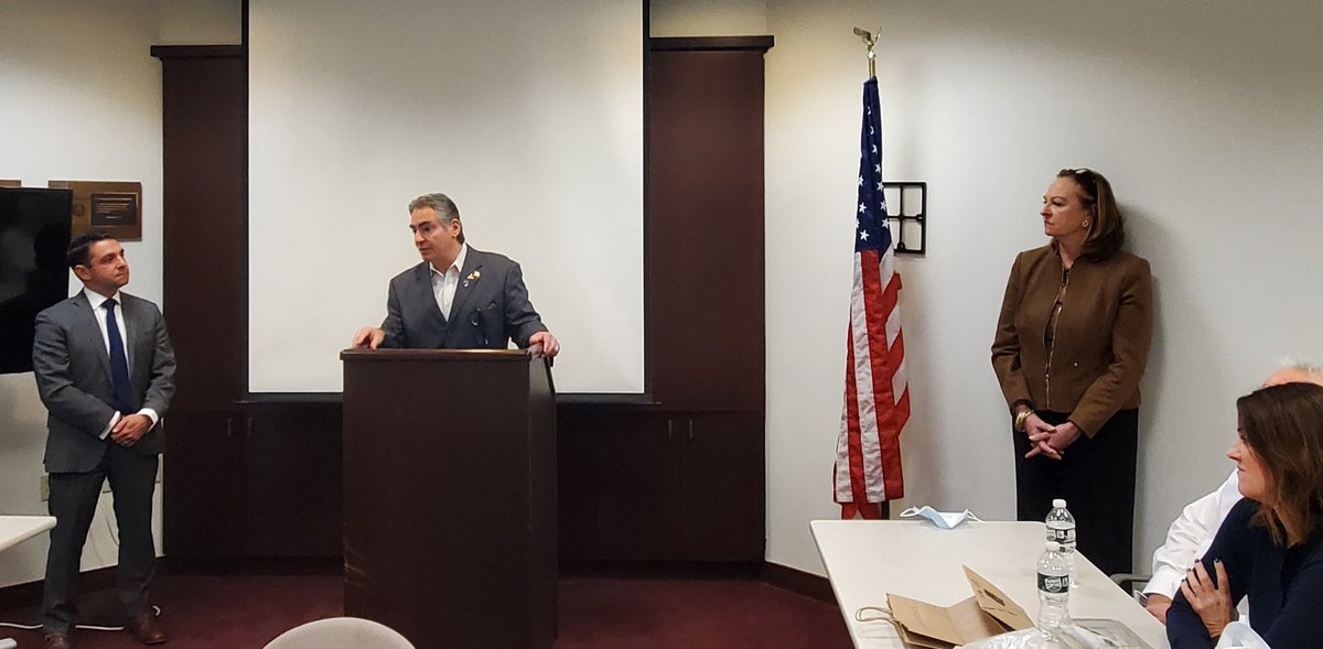 SpfldMACityHall's tweet photo. Mayor Sarno joined the Springfield Merrill Lynch Office @JTanacea to present a proclamation recognizing ‘Merrill Day’ in the City of Springfield. 40 years ago, former Mayor Dimauro issued a proclamation declaring November 16, 1982 as ‘Merrill Lynch Day’.
https://t.co/PPlW5DYZHB https://t.co/8yfXLUL6uX