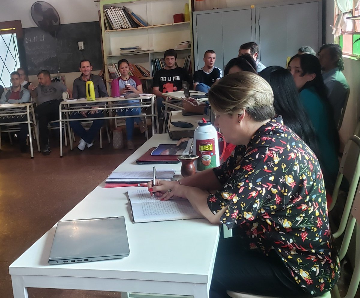 Laura_Noremberg's tweet photo. Jornada de PEI
Espacios de Análisis Debate y Construcción
#EducRural
#UGL3 #SanPedro
#EduMisiones
Pensando Siempre en nuestros Alumnos Docentes y Familias
@misioneseduca @miguel_sedoff @linares_cielo @direcciondeTIC @Ale1Pacheco1 @PlatGuacurari @CGEMisiones @herrerayflia https://t.co/i5OmlqKTL5