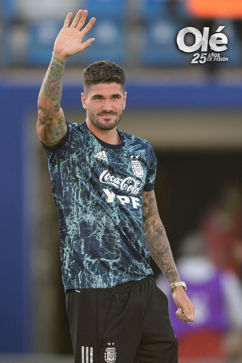 YasTalab's tweet photo. A todo esto, yo no puedo creer que la China Suárez se metió en el quilombo que se metió por un Icardi existiendo un RODRIGO DE PAUL https://t.co/JfRfyZeGsX