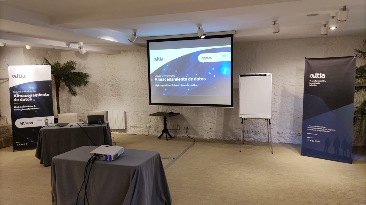 WeAreAltia's tweet image. Hoy, con @Arrow_dot_com e @IBM_ES  hablando de las nuevas claves y tendencias sobre el almacenamiento de datos e #HibrydCloud ☁📸

#SmartTransformation #HighCapabilities #Data