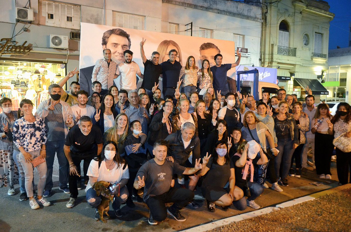 LeoBoto's tweet photo. Feliz día a los compañeros y compañeras de Luján que nunca bajan los brazos y día a día trabajan incondicionalmente por tener un Luján más justo y con más derechos para los vecinos y vecinas. 

La voluntad de la militancia es la fuerza de transformación de quienes gobernamos. https://t.co/wwEt9q11cq