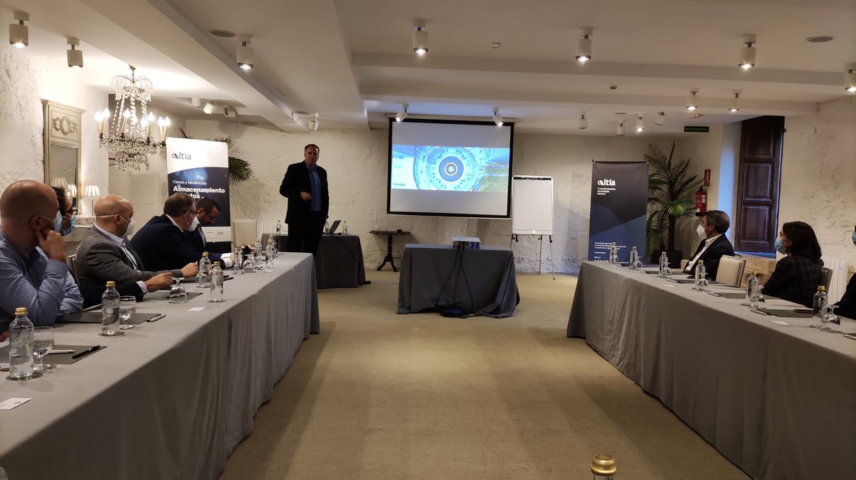 WeAreAltia's tweet image. Hoy, con @Arrow_dot_com e @IBM_ES  hablando de las nuevas claves y tendencias sobre el almacenamiento de datos e #HibrydCloud ☁📸

#SmartTransformation #HighCapabilities #Data