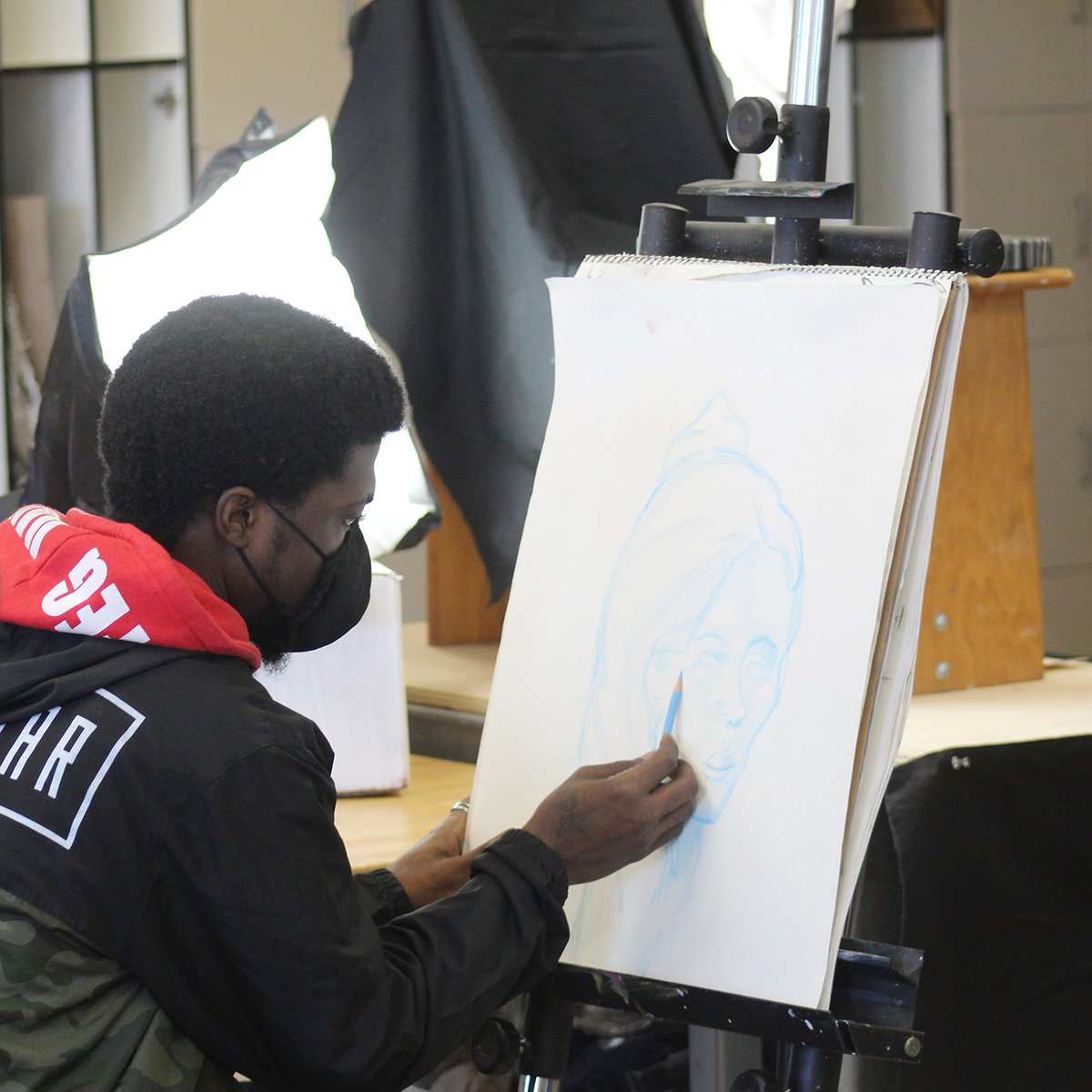 CayugaCC's tweet photo. Students in our Expressive Drawing class at work on their next #masterpiece! #cayuga #cayugacc #suny #sunycc #communitycollege #education #art #artclass #artwork #sketches #drawing https://t.co/WdBsJ0U2s4