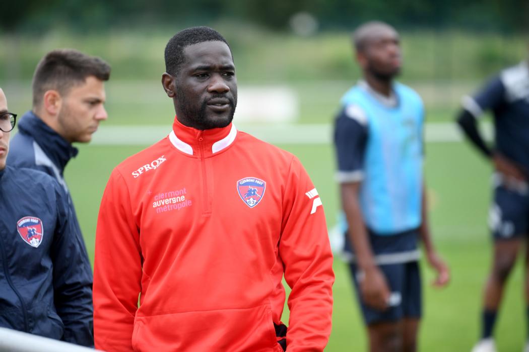 LaMontagne_TDS's tweet photo. Football : Emerse Faé, ancien Niçois et actuel entraîneur de la réserve du Clermont Foot : « C’est grâce à Nice si j’en suis là » #football #ClermontFoot #CF63OGCN 
https://t.co/flQgeNF0xu https://t.co/QuQGCnSw1c