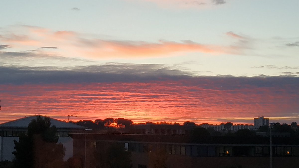 Vue de mon bureau ce soir  ... Le ciel s'embrase !