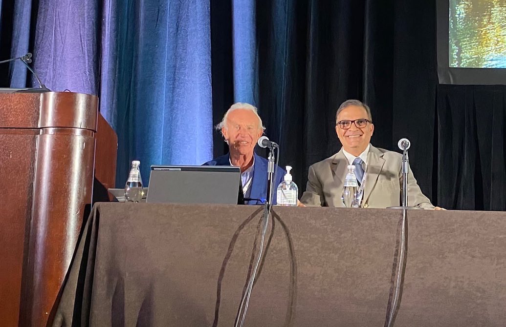 OckeReis's tweet photo. A REAWAKENING IN THE SUN
Great Session in the 48th annual @veithsymposium with #TEVAR on #TBAD, #aneurysms and #dissections.
#IMHs
Honored in moderating this session alongside Professor Ramon Berguer
#VEITH2021
@aorticaneurysm
@penseaorta
#VEITHLive #VEITHOrlando https://t.co/OgaKfQT4zA