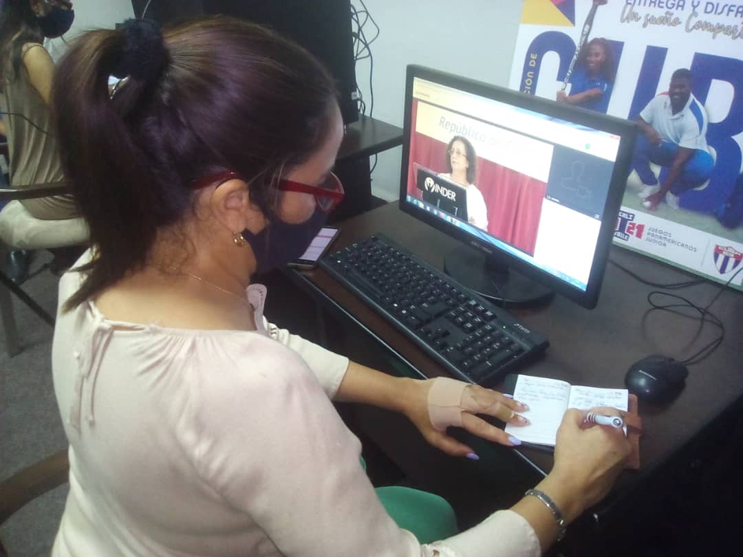 Radio_COCOnline's tweet photo. 📌 Como parte de las actividades de #Afide2021 🇨🇺, la Dra. C. Mélix Ilisástegui, directora de Ciencia, Tecnología y Medio ambiente del @InderCuba y Secretaria Ejecutiva del evento, ofreció detalles sobre la organización y características de la Convención 👌 https://t.co/TneeTCGdzm