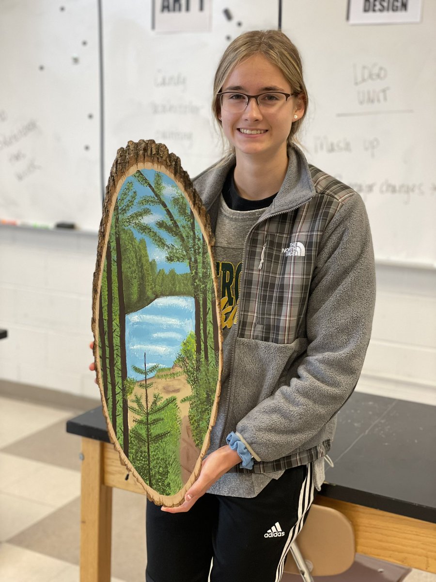 EHSvikingART's tweet photo. Kayla continues her nature theme with this beautiful acrylic painting. Even better, she took the reference photo herself!! #seniorstudio #highschoolart https://t.co/70NHczdilq