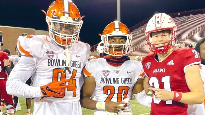 Bowling Green vs. Miami of Ohio last night, LWE men representing. Adrian Wilson, Jamal Johnson, and Dom Dzioban. Also, former LWE QB1 Brandon Bauer Ast Coach for Miami &amp; Matt Kordas DB for BG❕