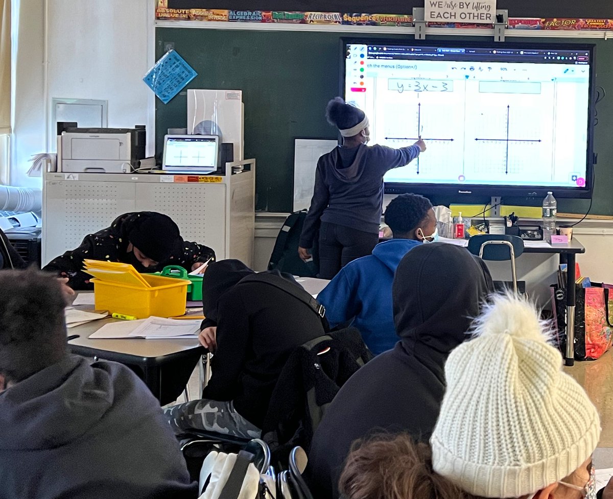 UNMSRocks's tweet photo. Thank you for visiting us today, Superintendent @CarryChan12. Our doors are always open! #D1Rocks #UNMSlearns #TogetherWeMakeTheDifference #D1Strong https://t.co/msMtDfzWDX