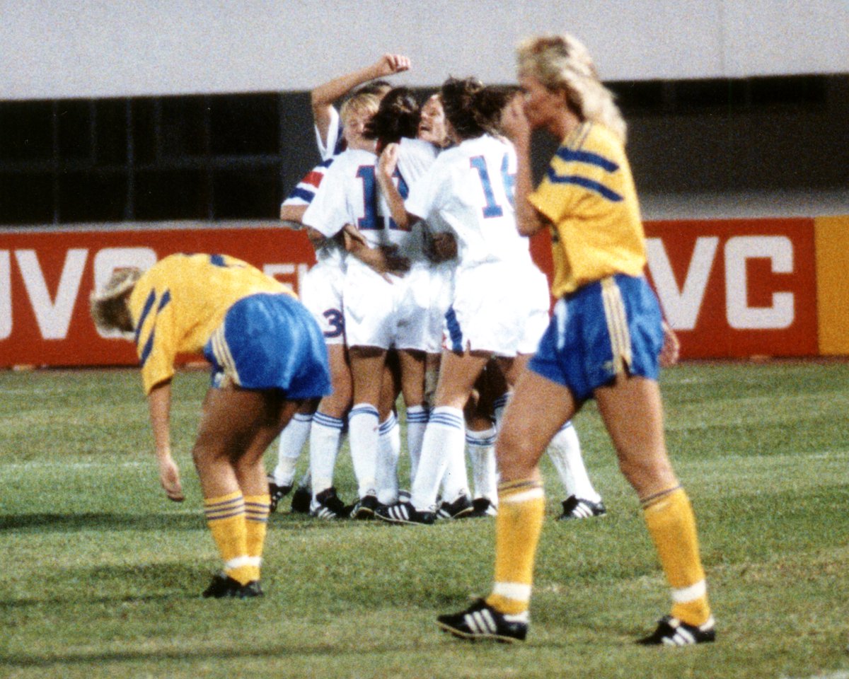 USWNT's tweet photo. THIRTY AND THRIVING 👏🏆

Thirty years ago today, the #USWNT played its first ever @FIFAWWC match, opening the 1991 tournament with a  3-2 win over Sweden 🇺🇸 https://t.co/K5ieL33MFW